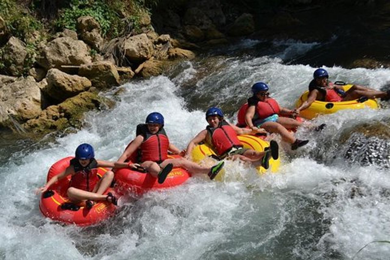 White River Tubing Safari di Ocho Rios