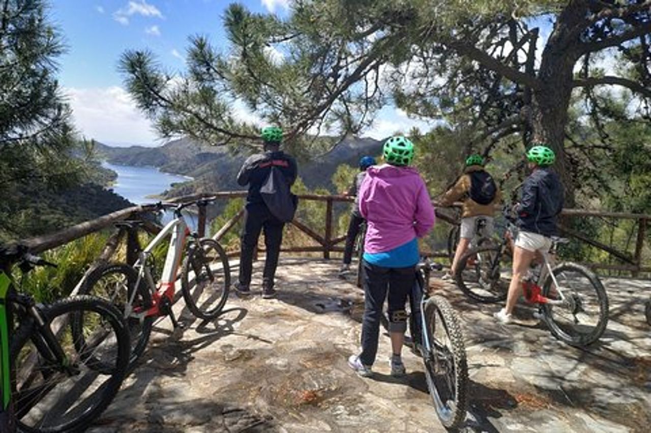 E-Mountain Bike Explorer Tour in partenza da Marbella