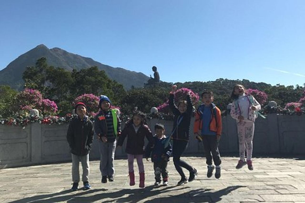 Tour privato dell'isola di Lantau con trasporto e Guida parlante Inglese