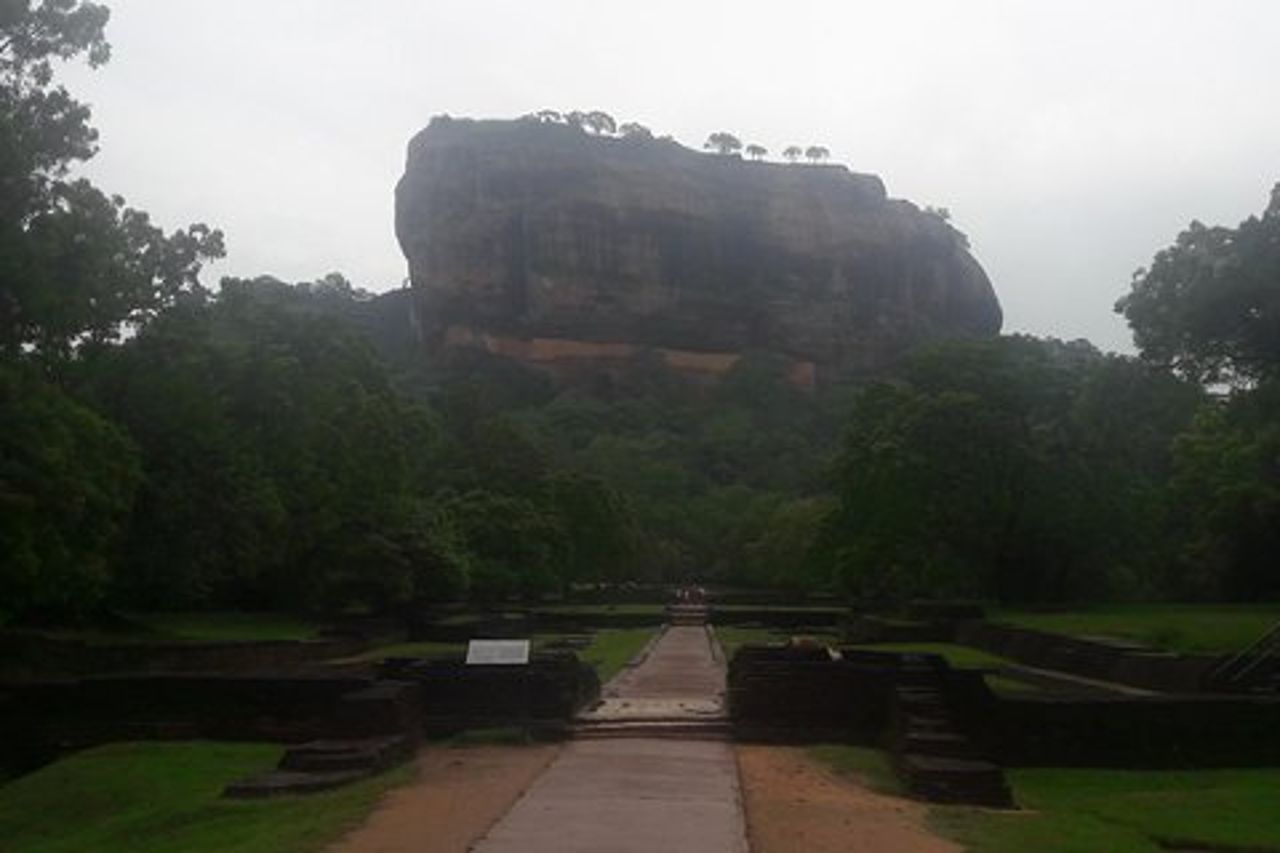 Tour Privet di 3 giorni a Kandy & Sigiriya Da Colombo
