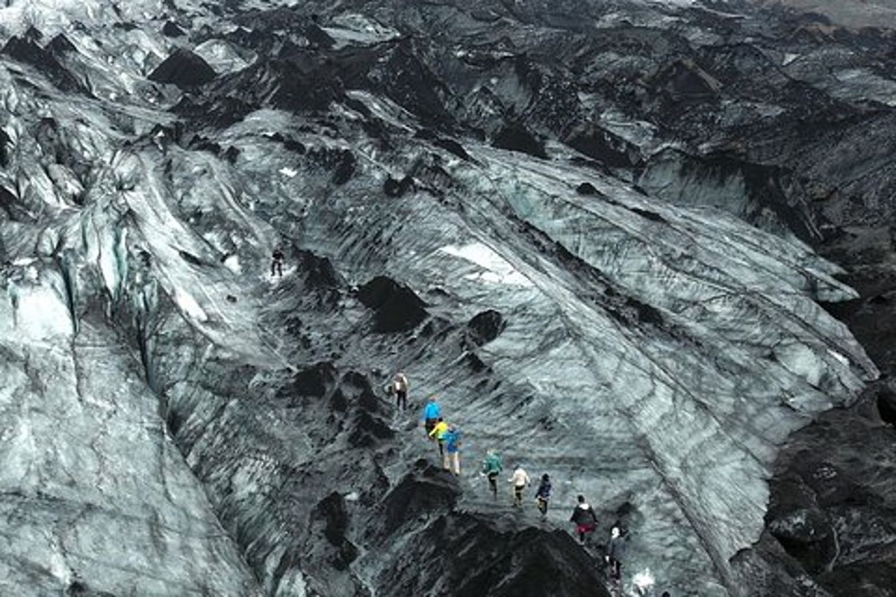 Escursione di 3 ore per piccoli gruppi sul ghiacciaio Solheimajokull