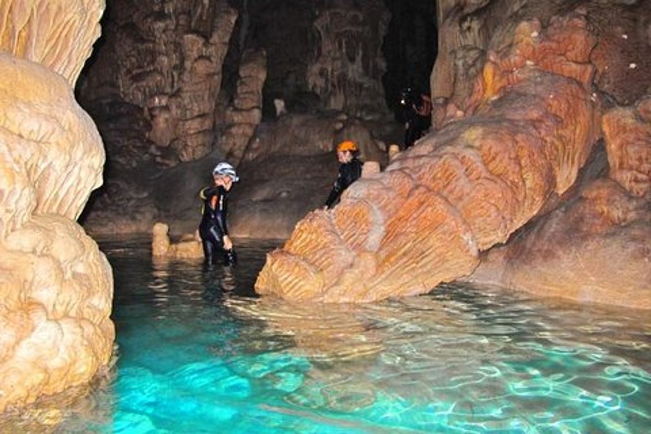 Avventura nella grotta d'acqua di Cala Romantica