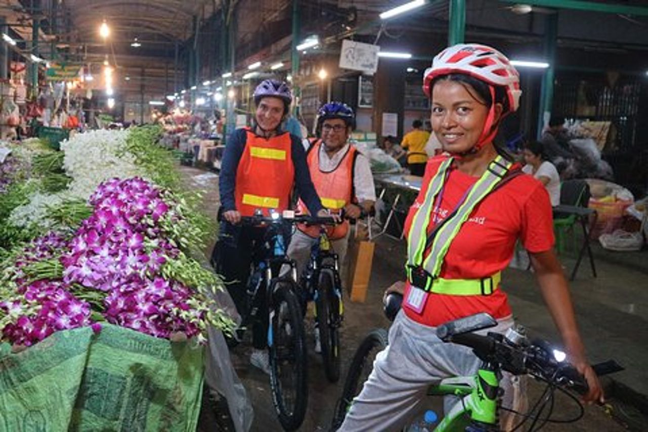 Bici Bangkok di notte con cena tailandese