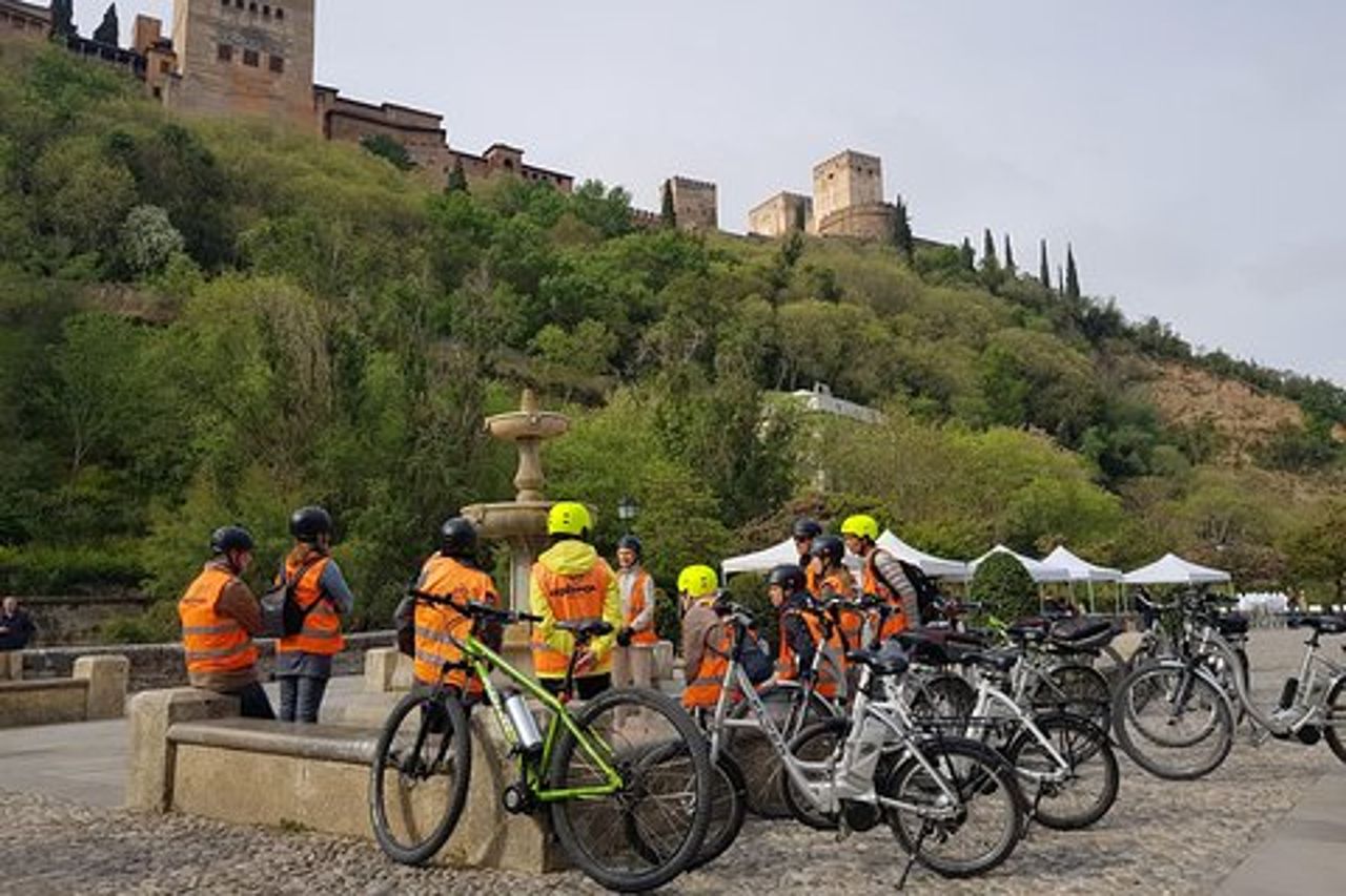Albayzin e Sacromonte Electric Bike Tour a Granada