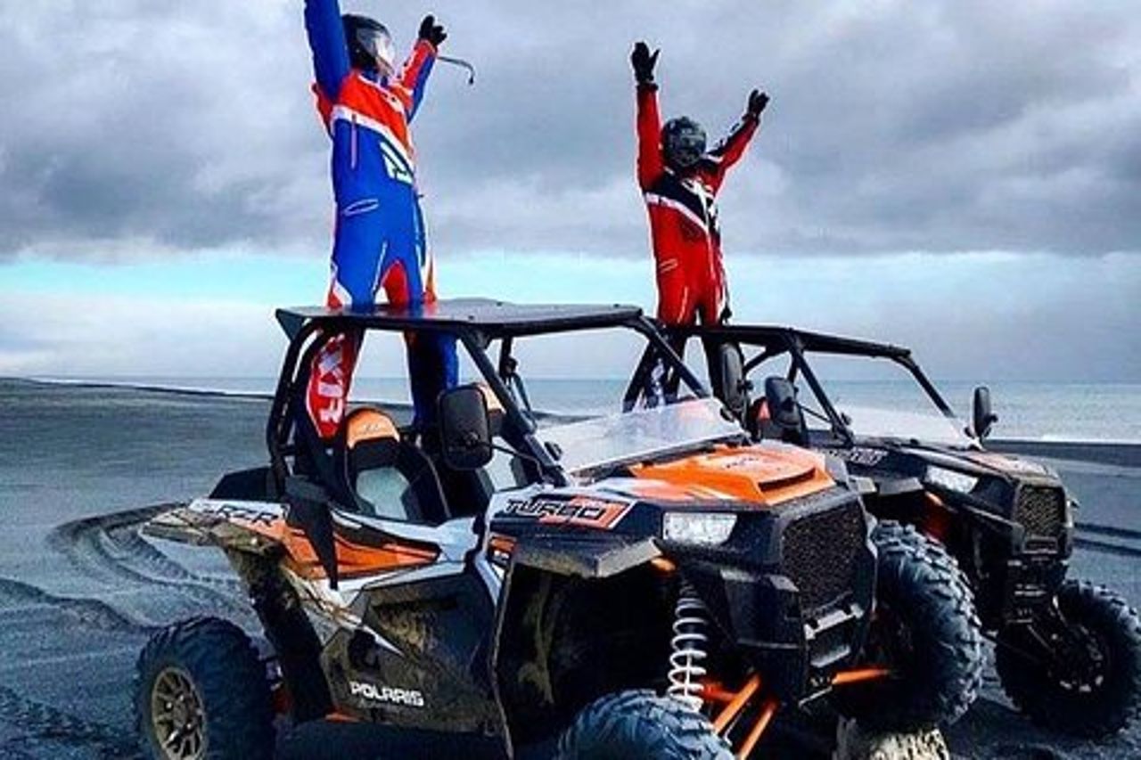Tour in buggy di 2 ore sulla spiaggia di sabbia nera da Hella