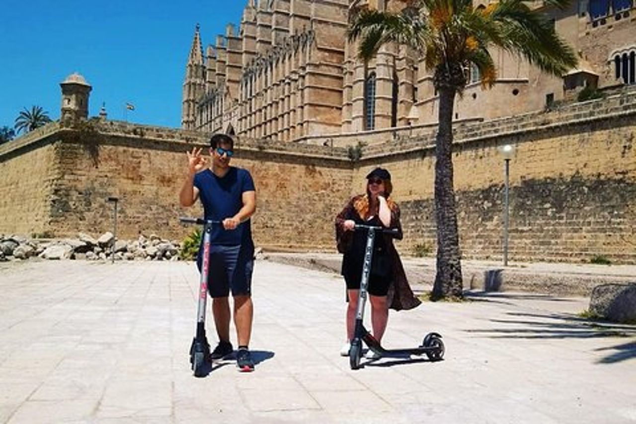 Tour di 1 ora in scooter elettrico a Palma