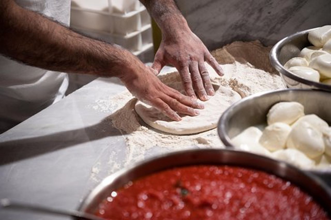 Corso privato di pizza e tiramisù a casa di Cesarina con degustazione a Todi