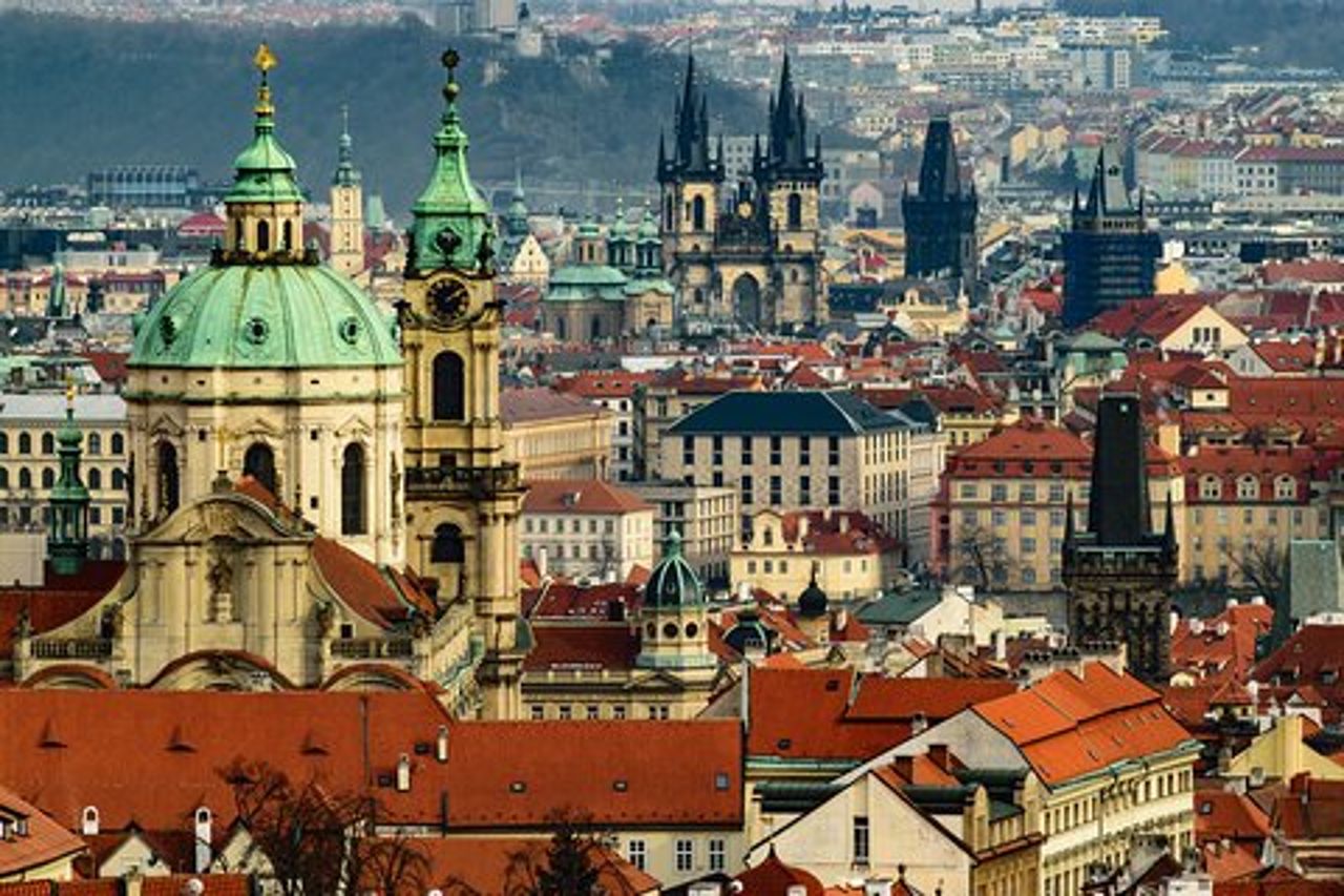 Trasferimento panoramico privato da Salisburgo a Praga con 4 ore di visite guidate