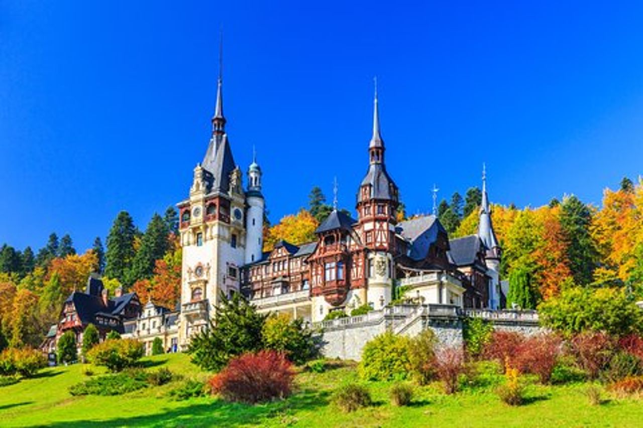 Tour privato dei castelli cinematografici a Peles, Cantacuzino e Castello di Bran