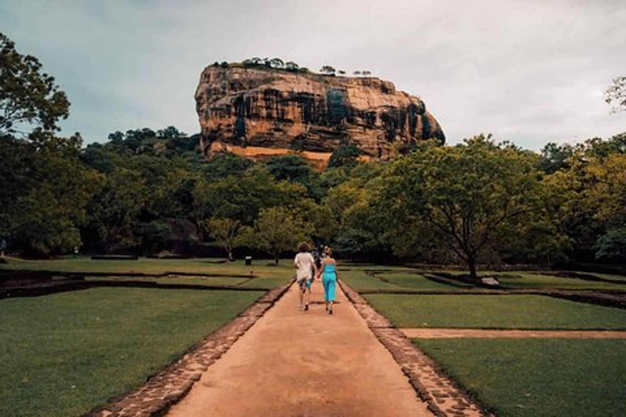 Tour di un giorno all-inclusive a Sigiriya e Dambulla da Colombo e Negombo