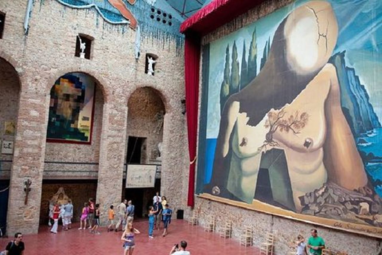 Tour privato: Museo Dalì di Figueres e Tour Púbol con prelievo dall'hotel