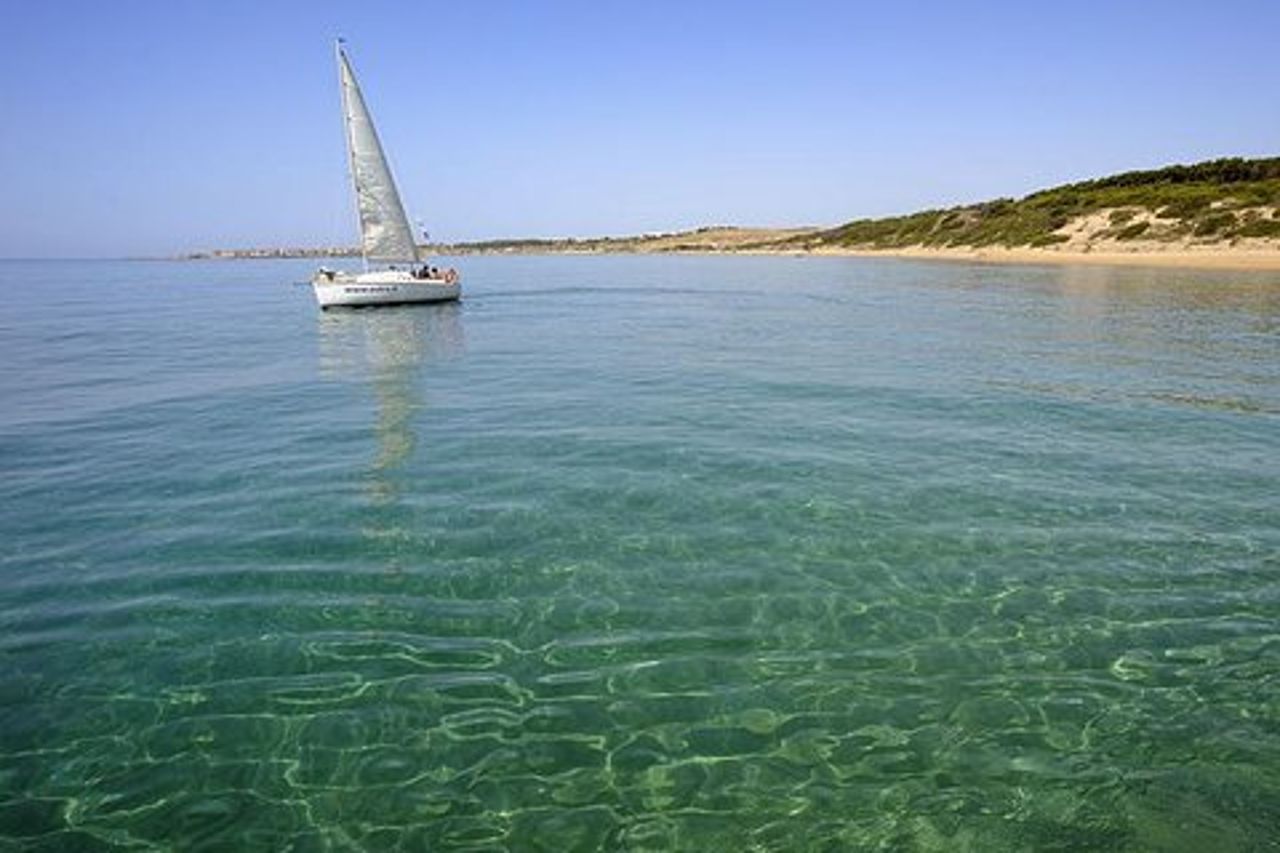 Escursione di Mezza Giornata in Barca a Vela