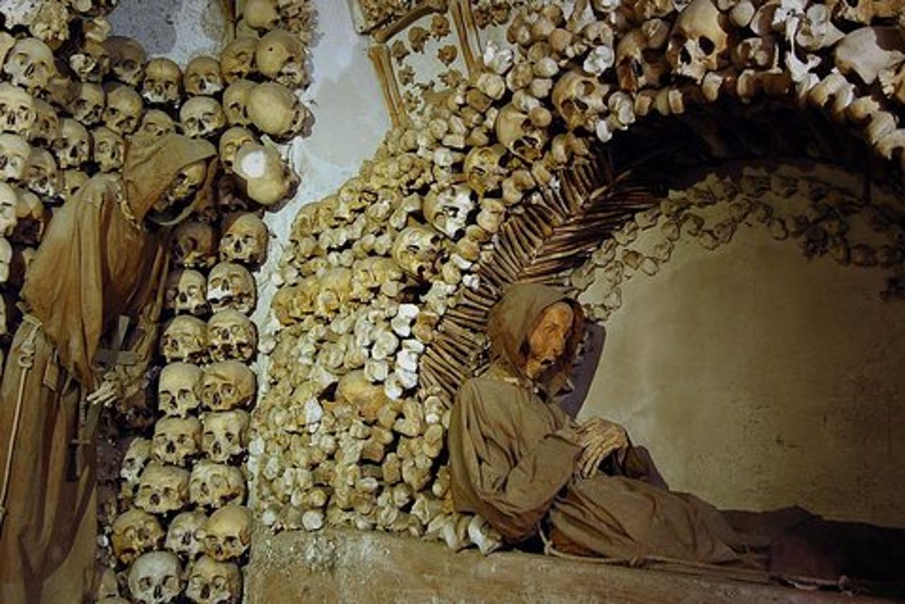 Unveil Rome: Crypts, Underground Aqueducts and Iconic Monuments