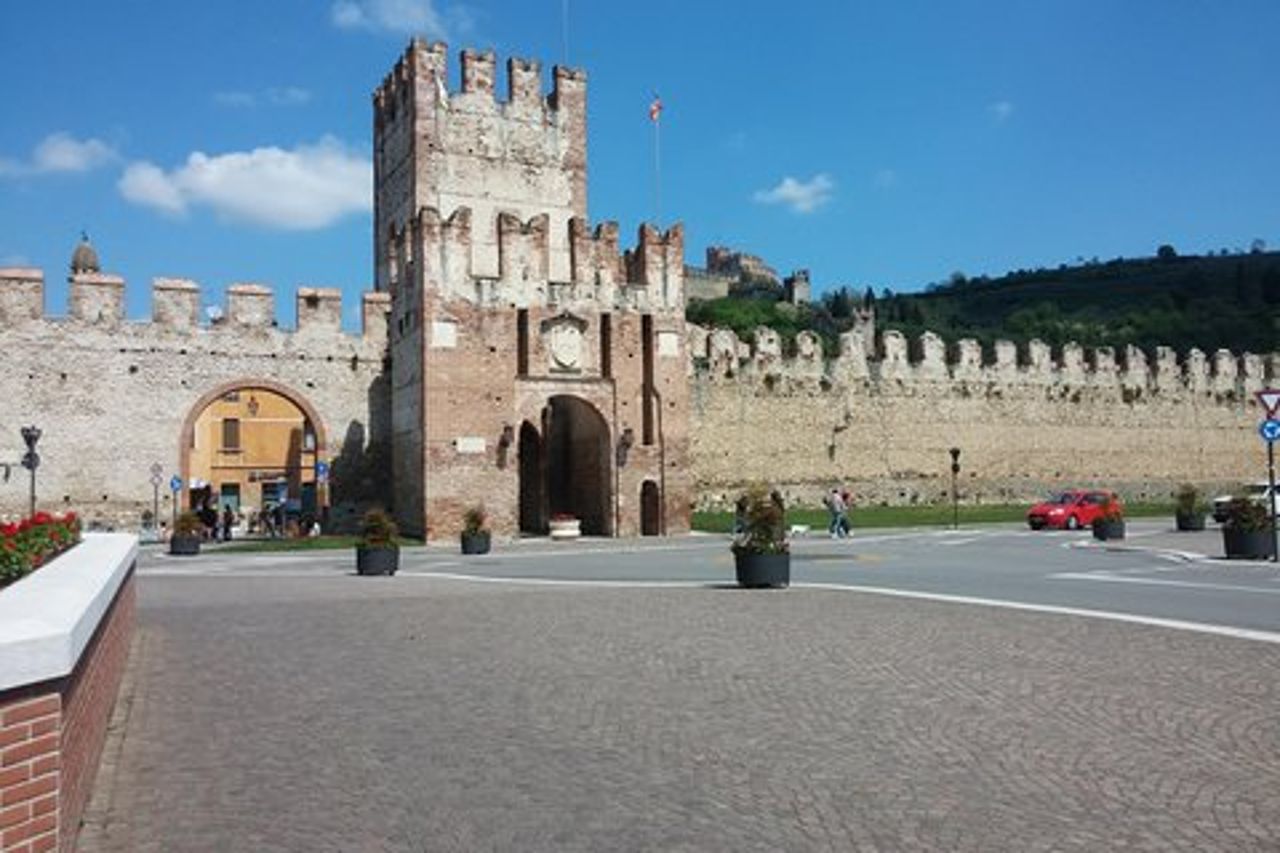 Tour di mezza giornata a Soave Town e degustazione di vini dal Lago di Garda