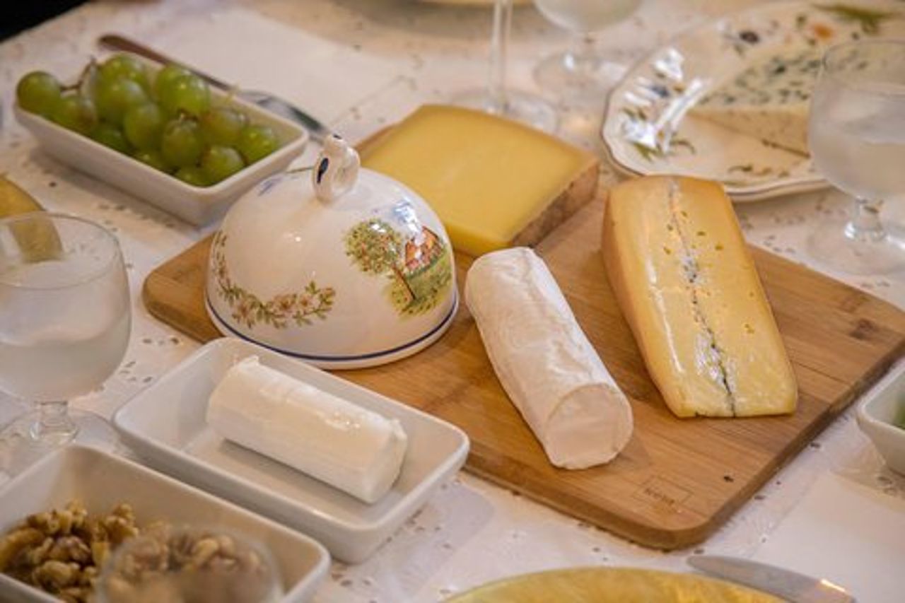 Degustazione di formaggi e vini nel quartiere latino con lo chef Alex