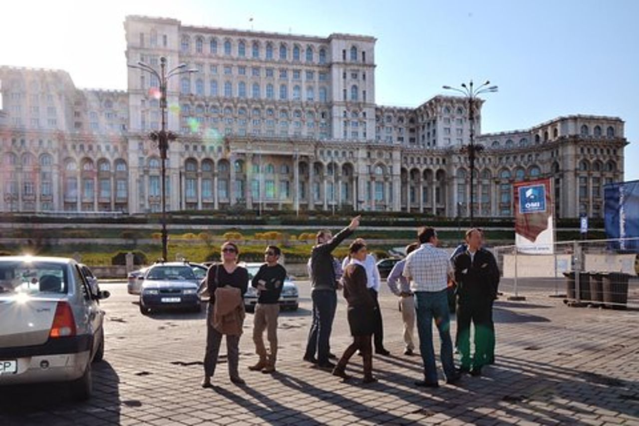 Tour privato a piedi: Essential Bucharest + Hidden Gems