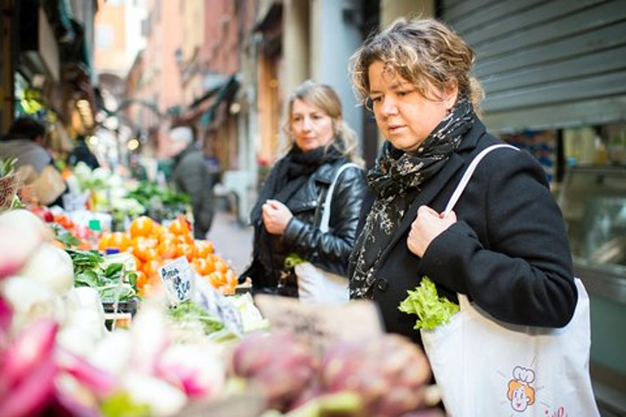 Tour del mercato per piccoli gruppi e lezione di cucina a Gubbio