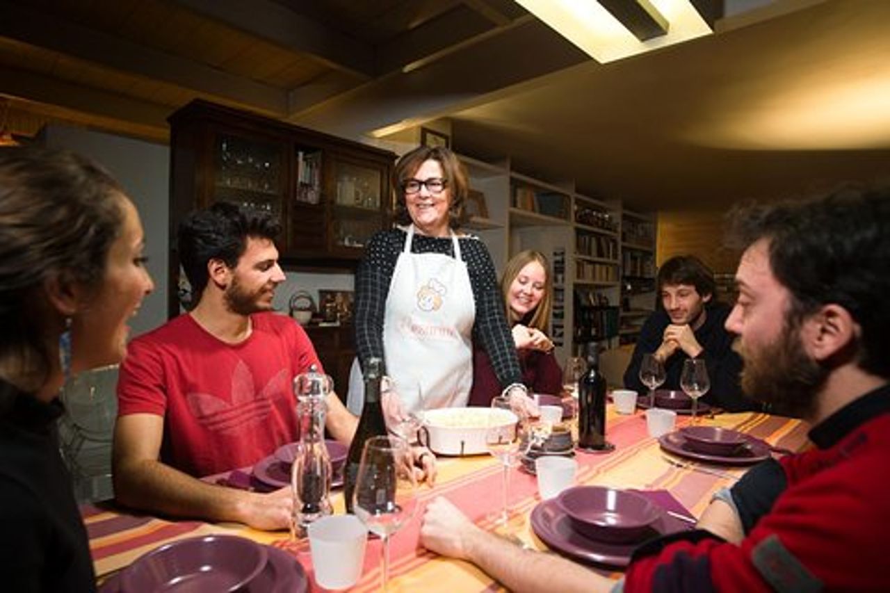Esperienza culinaria a casa di un locale a Latina con Show Cooking
