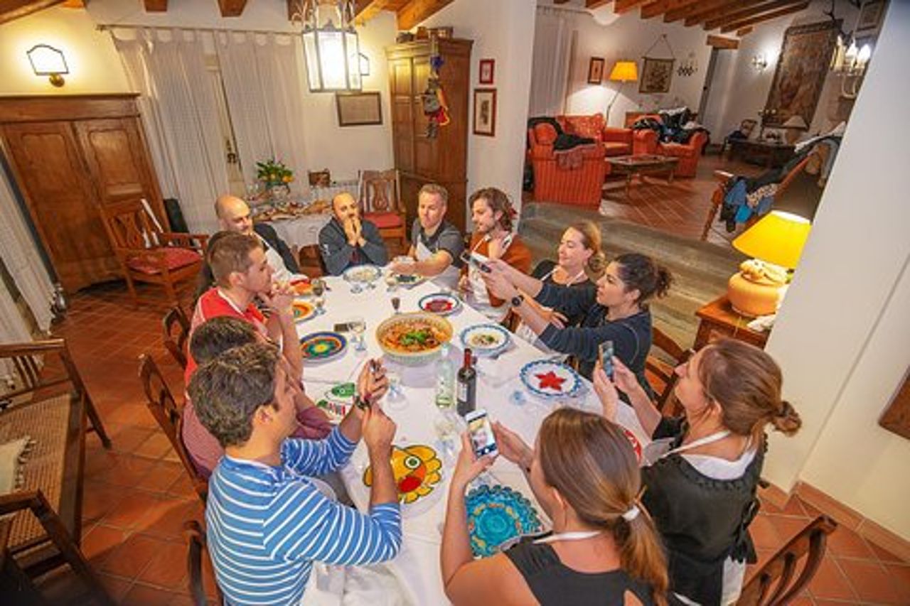 Esperienza culinaria a casa di un locale a Trapani con Show Cooking