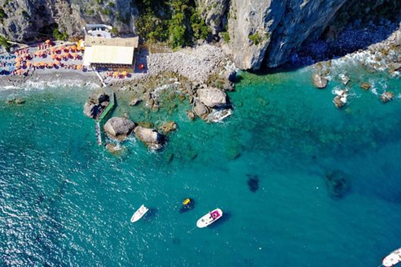 Tour privato della Costiera Amalfitana in barca, con partenza da Positano, Praiano o Amalfi