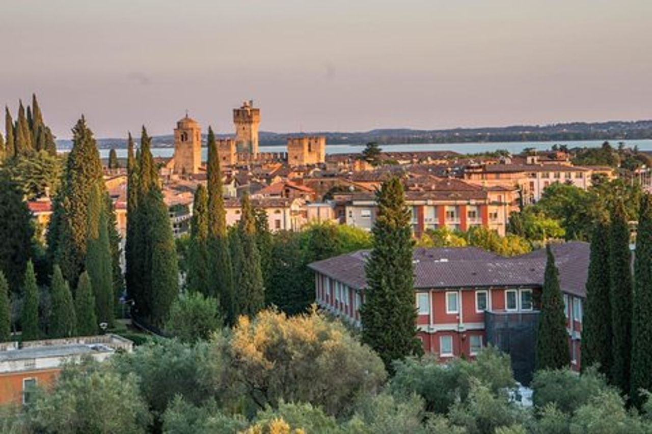 Fuga dalla città: gita giornaliera privata sul Lago di Garda da Verona