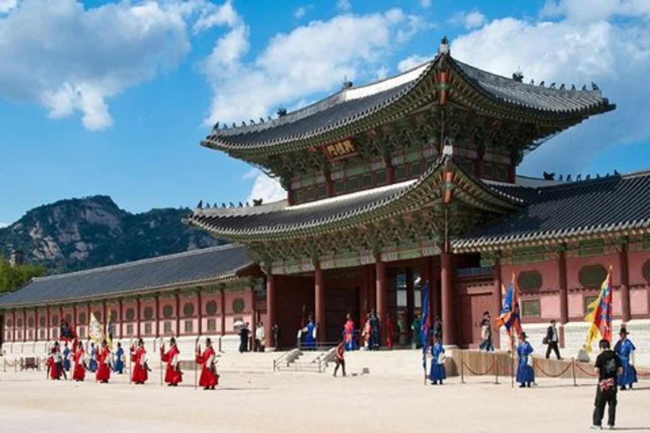 Tour per piccoli gruppi del Palazzo Reale e della città di Seoul (prelievo dall'hotel)