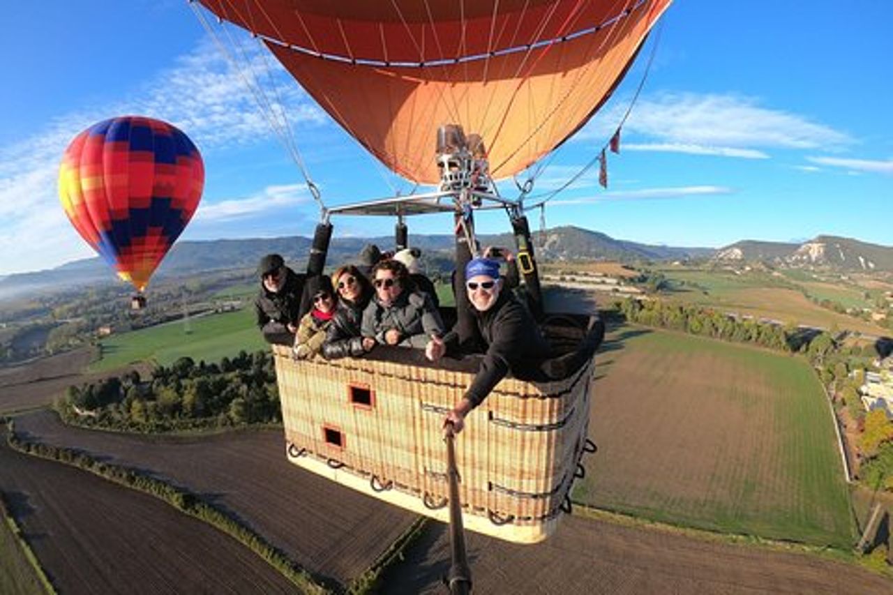 Mongolfiera con champagne, foto opzionali, video e colazione