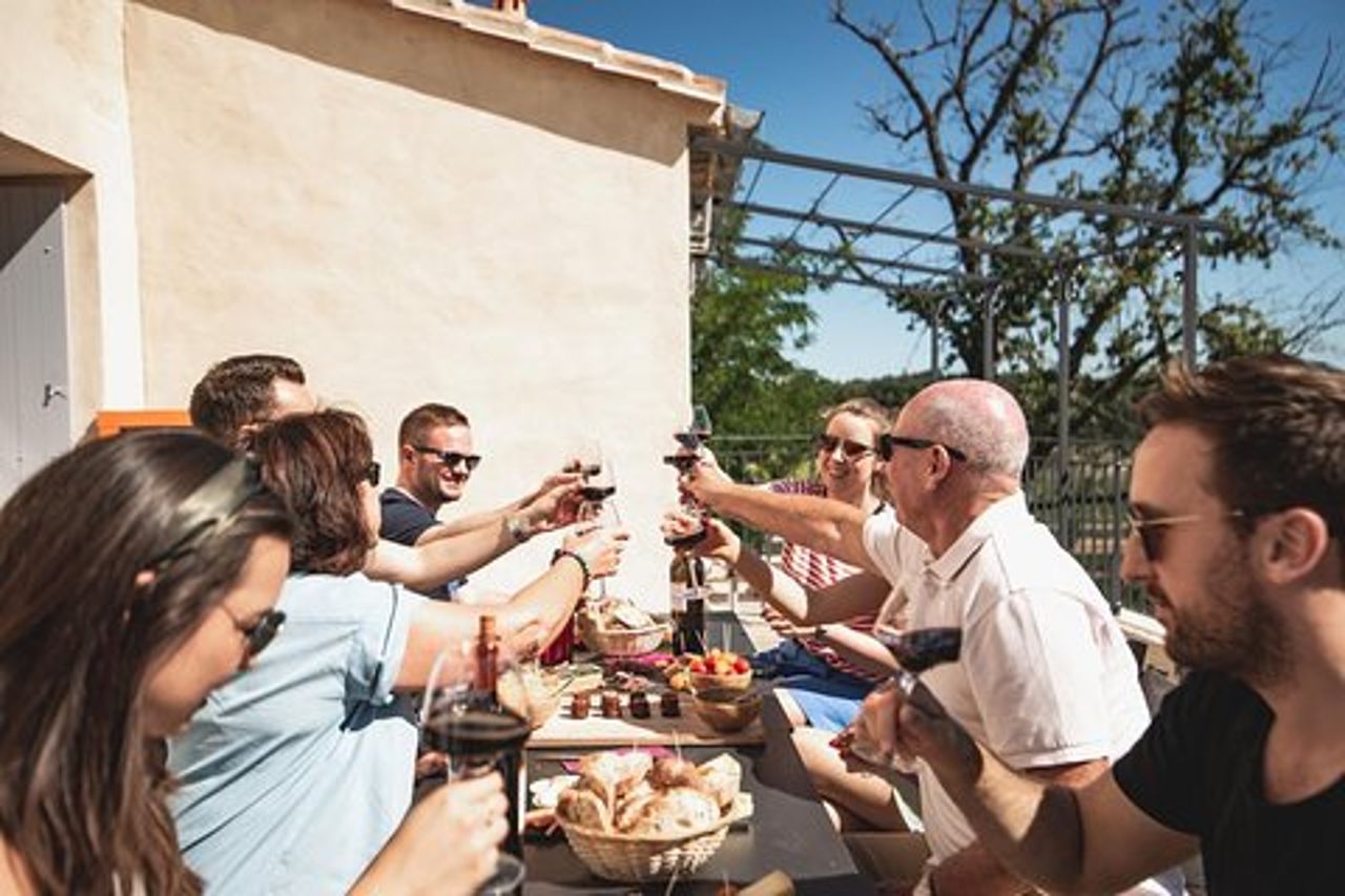 Tour di un giorno in bici elettrica di Saint-Emilion con degustazione di vini e pranzo