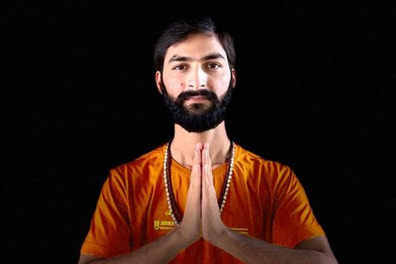 CLASSE YOGA INDIVIDUALE - PRINCIPALE / AVANZATO Sunrise Yoga con Ayush a Varanasi