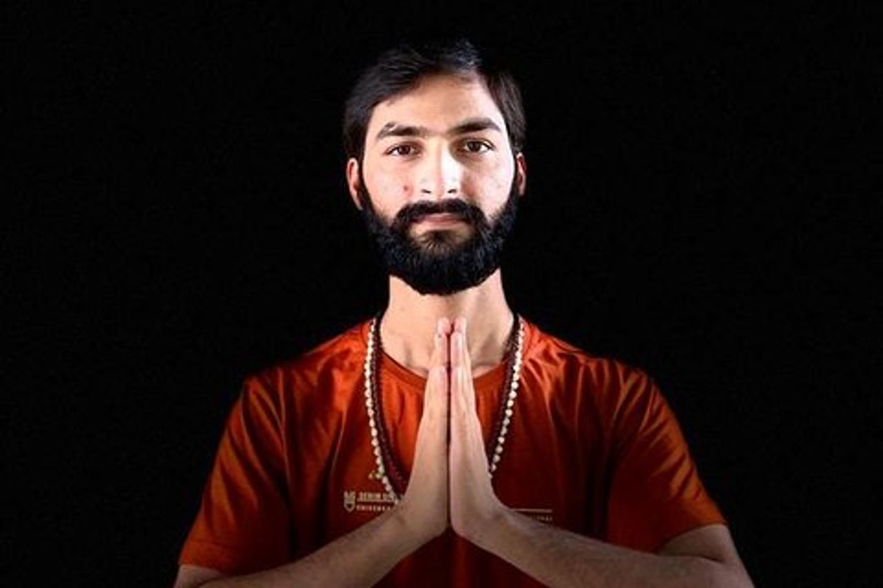 GRUPPO YOGA CLASS - INIZIO / AVANZATO - Sunrise Yoga con Ayush a Varanasi