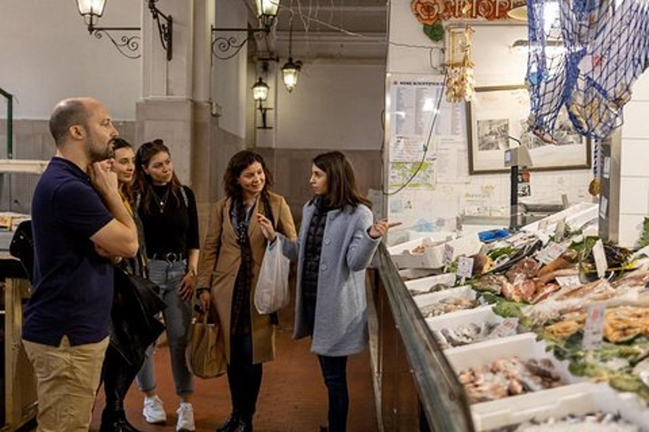 Cesarine: tour del mercato e pranzo a casa di un locale ad Alberobello