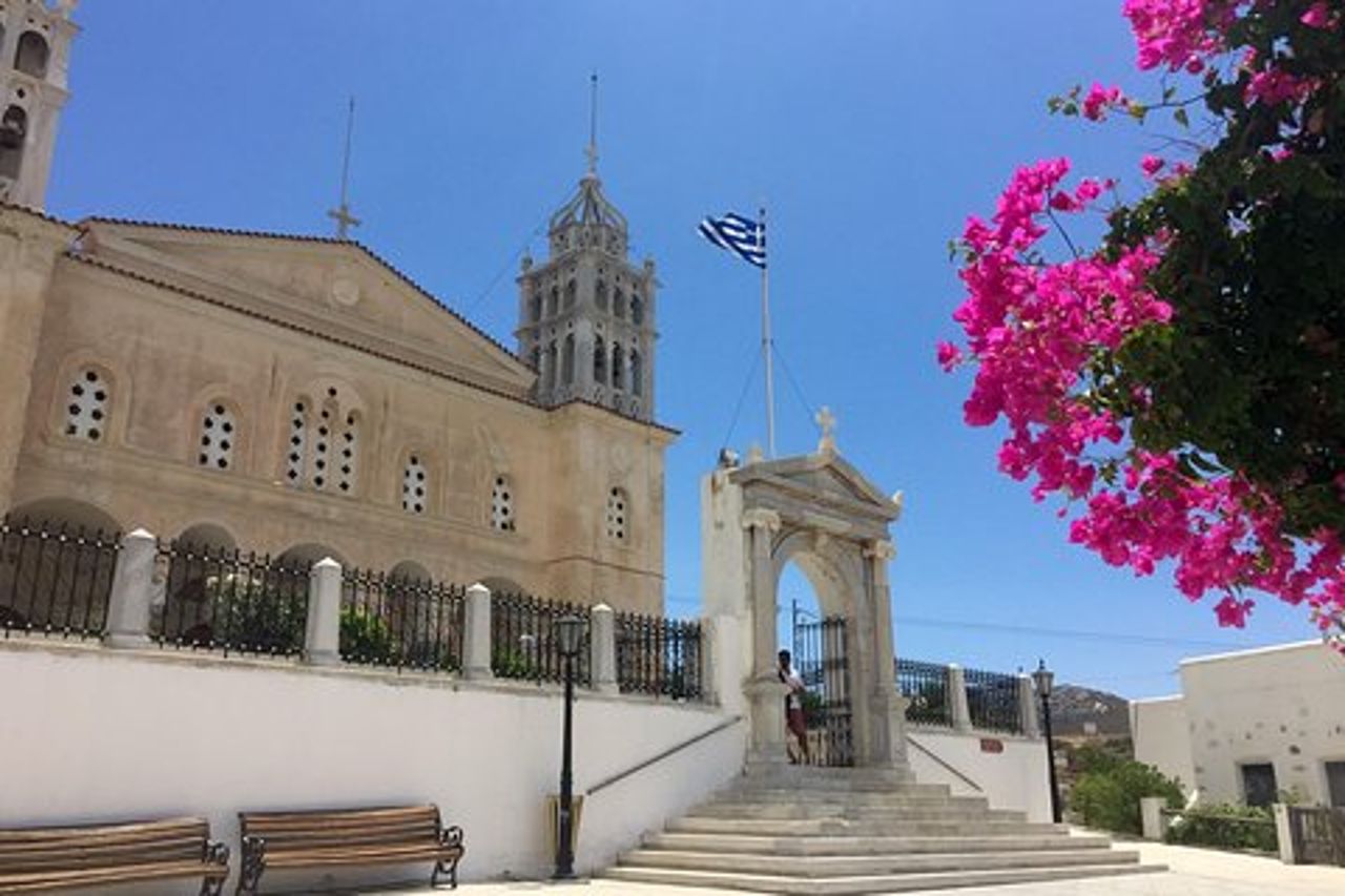 Scopri Lefkes : tradizionale villaggio di montagna di Paros
