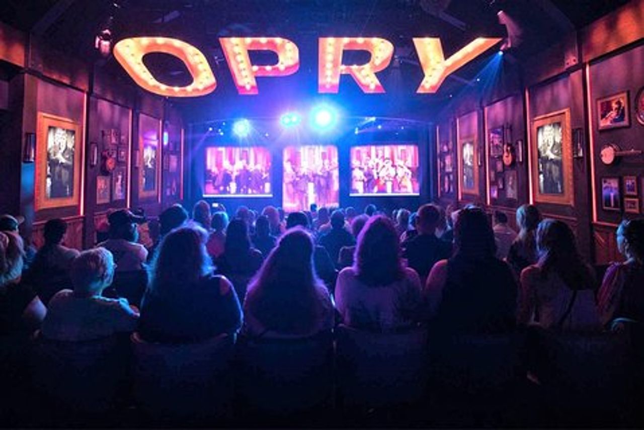 Ingresso al Grand Ole Opry con tour del backstage post-spettacolo