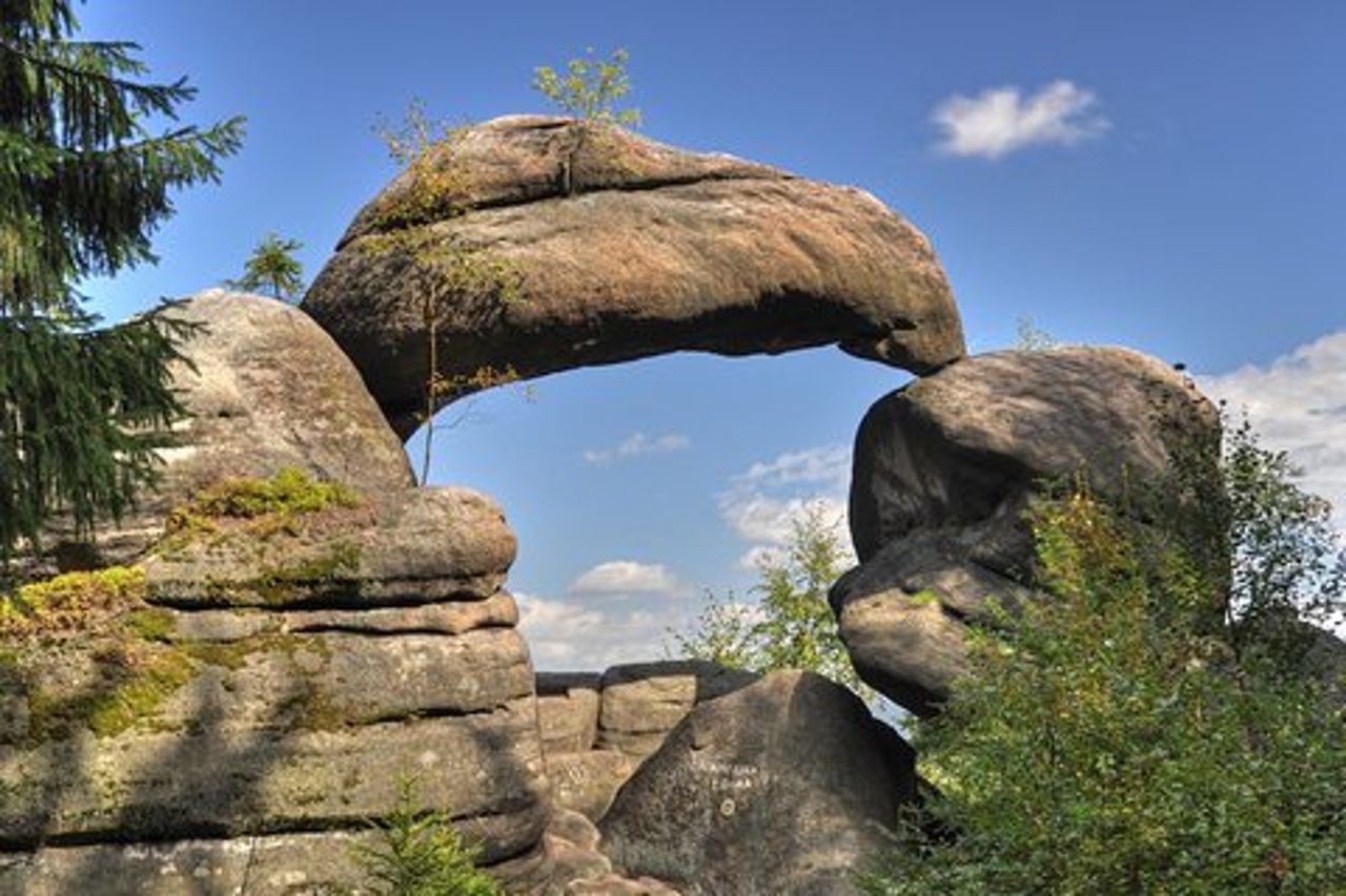 Tour privato da Breslavia a Rock City in Adsprach e Chiesa della Pace in idwidnica