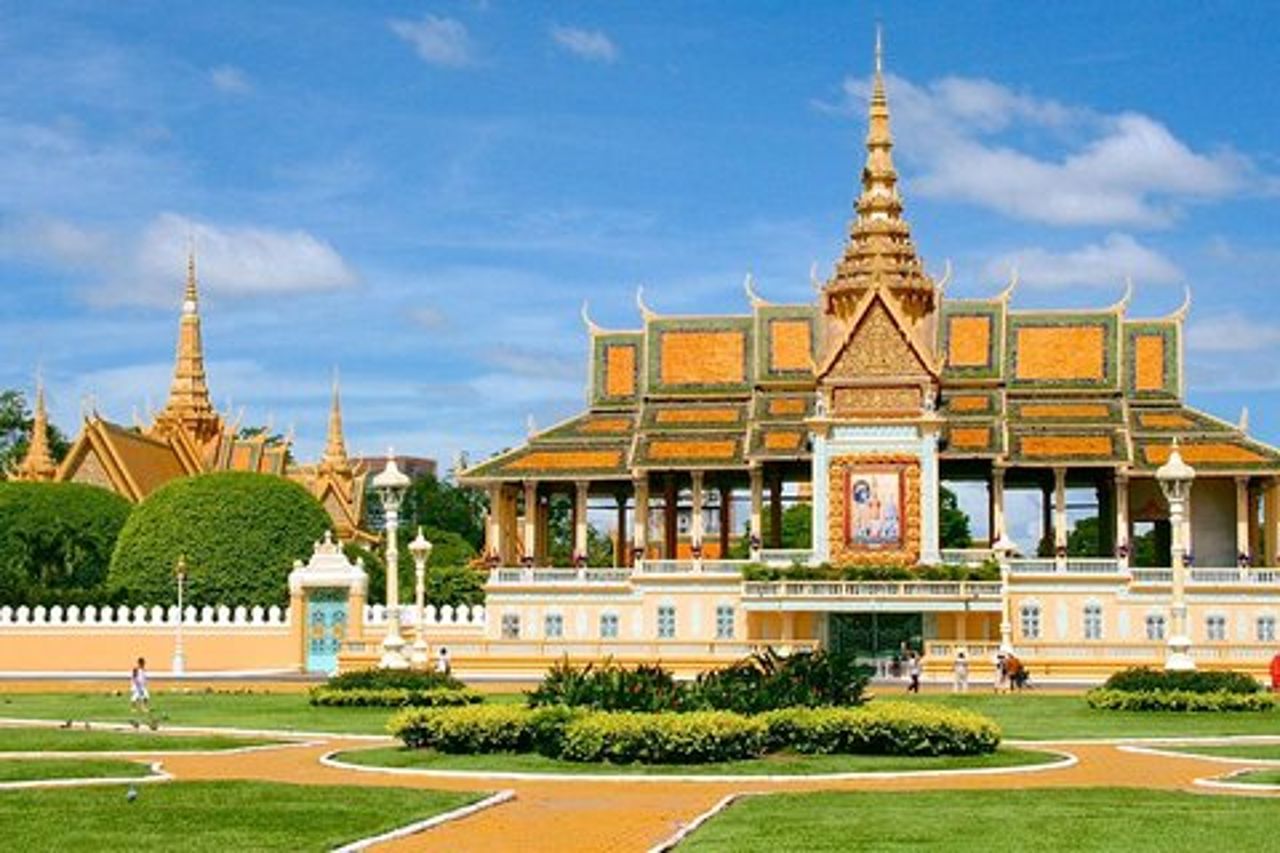 Tour della città di Phnom Penh, Pagoda d'argento, Museo del genocidio, Killing Fields