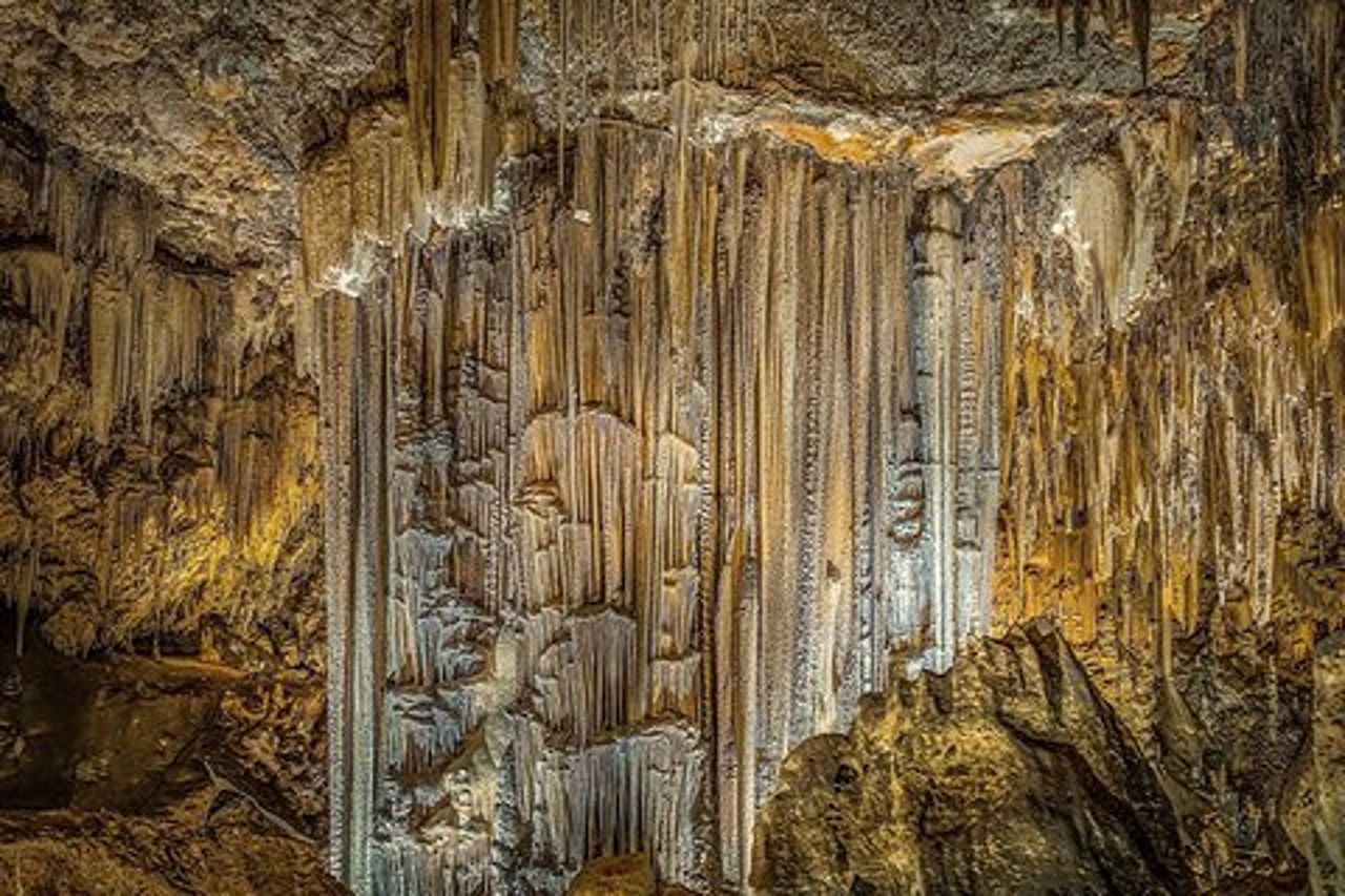 Grotte di Nerja, gita di un giorno sulla costa tropicale da Granada con pranzo opt