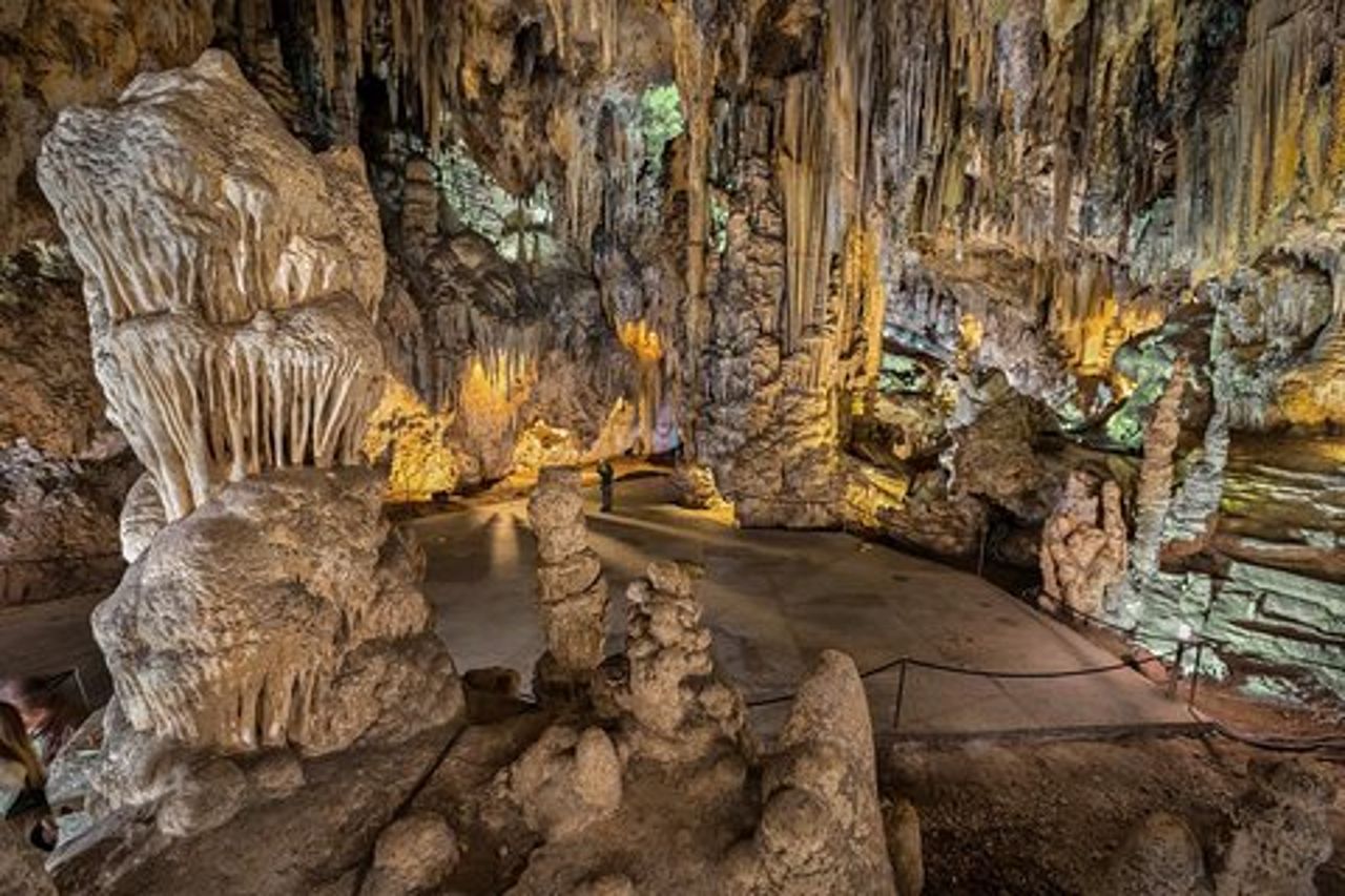 Escursione privata a terra e tour delle grotte di Nerja da Almeria