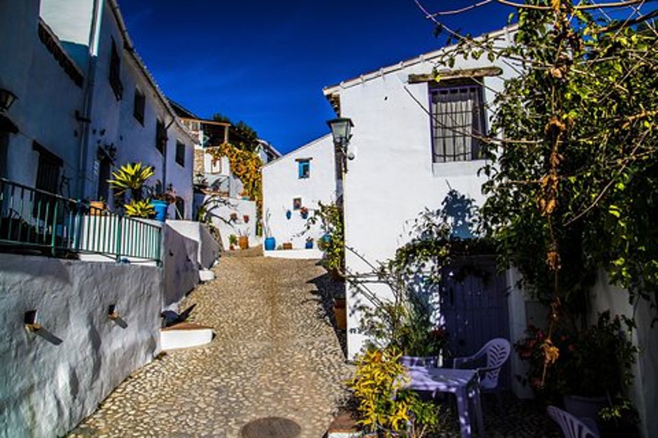 Nerja (Città) + Frigiliana & El Acebuchal, armonia visiva / Semi-Privato
