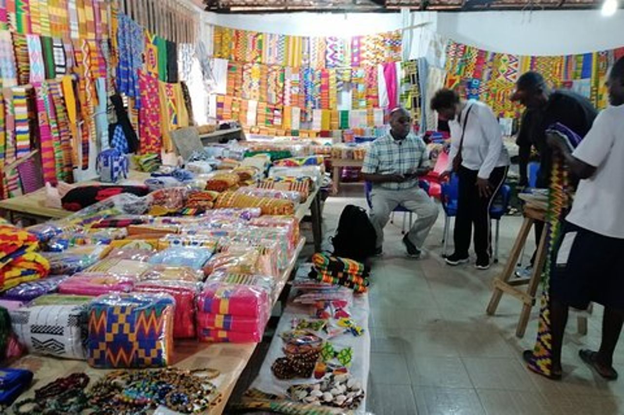 Scopri kumasi Tours