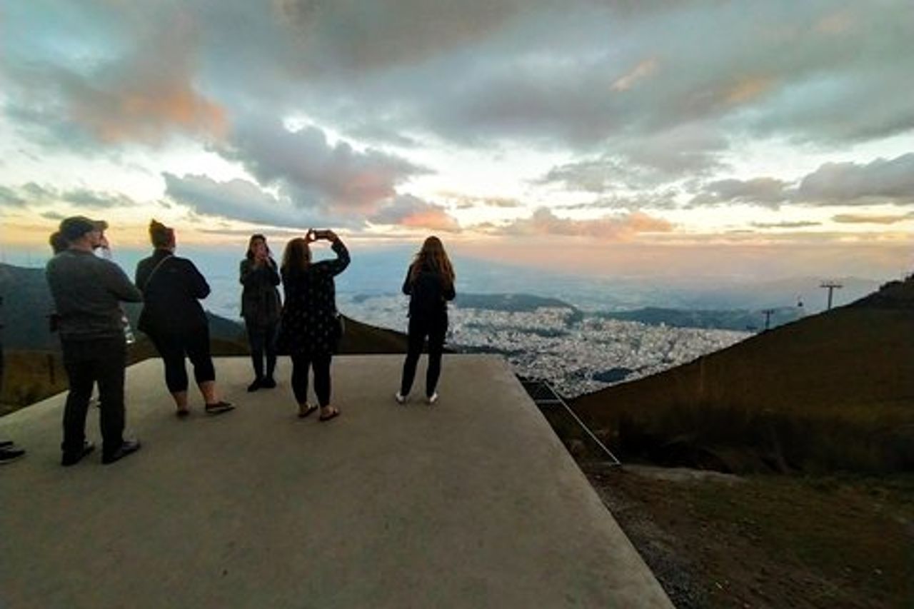 Mezzo del mondo e Funivia Tour privato