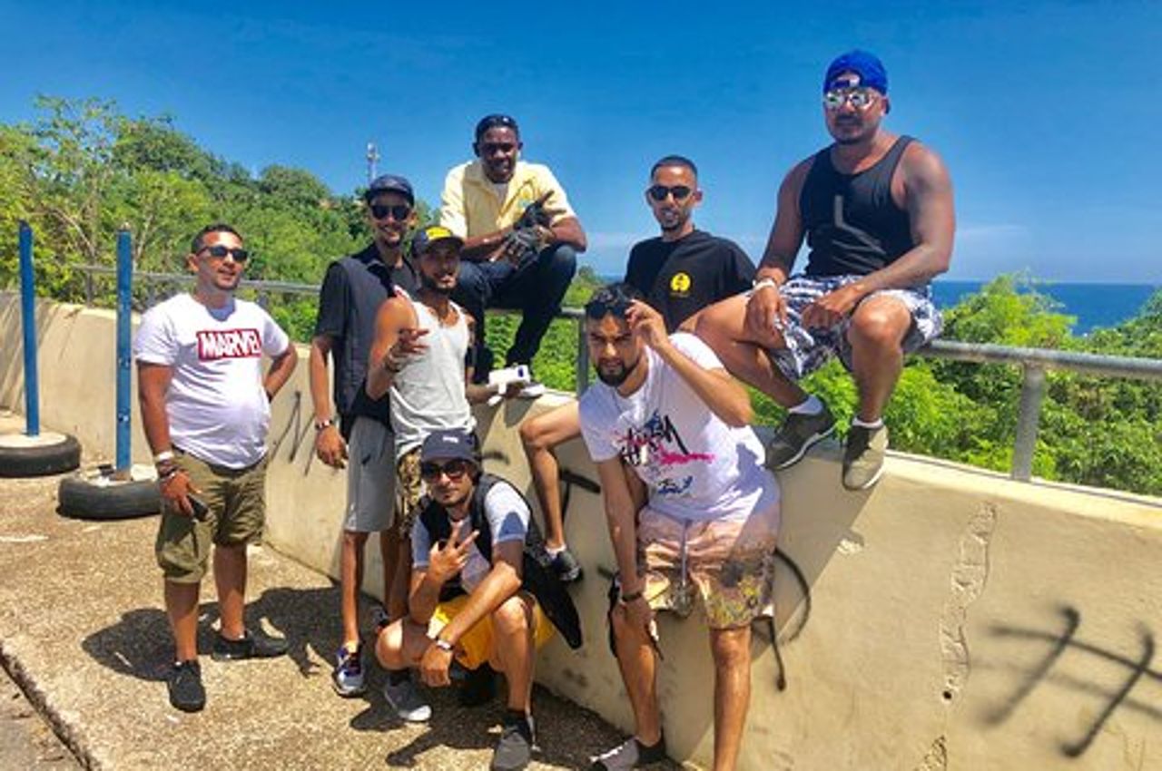 Esplora Montego Bay Jamaica aMartha Brae Rafting e Blue Hole Tour