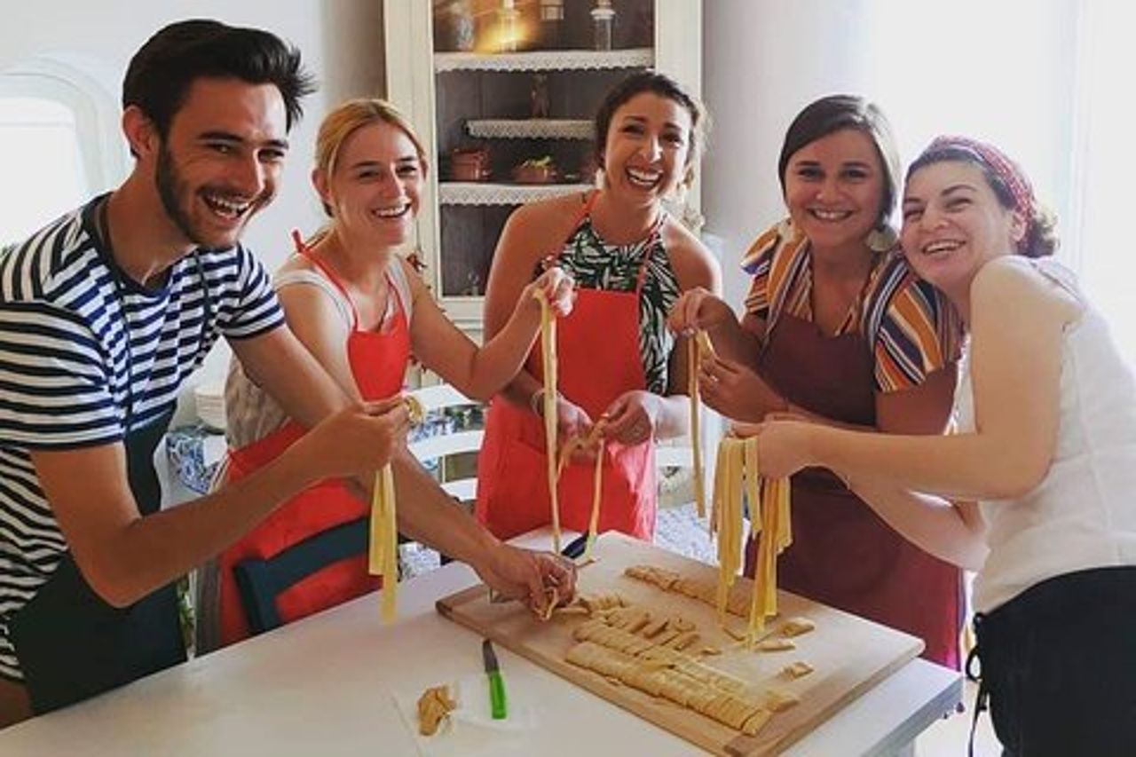 Esperienza gastronomica con un locale a Praiano