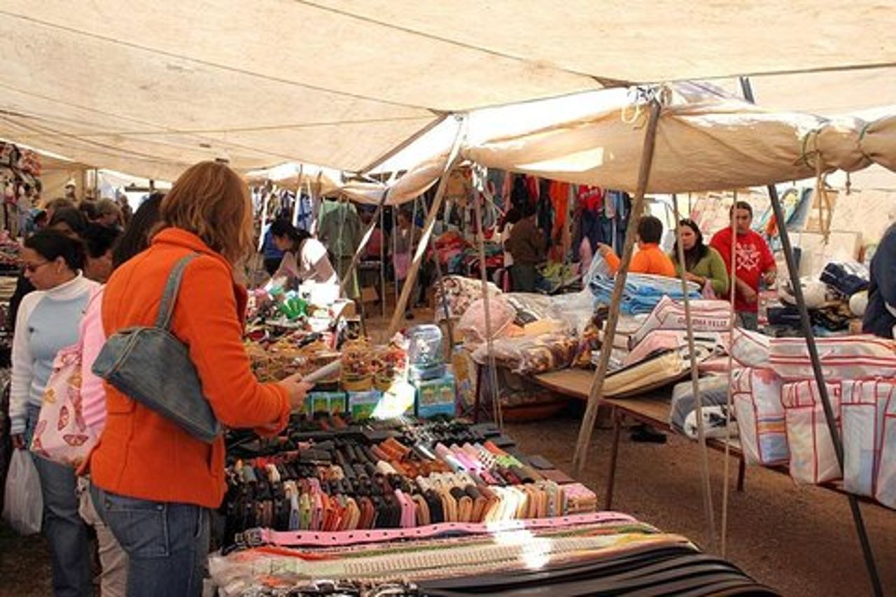 Tour della città di Quarteira e del mercato zingaro con Beach Bliss