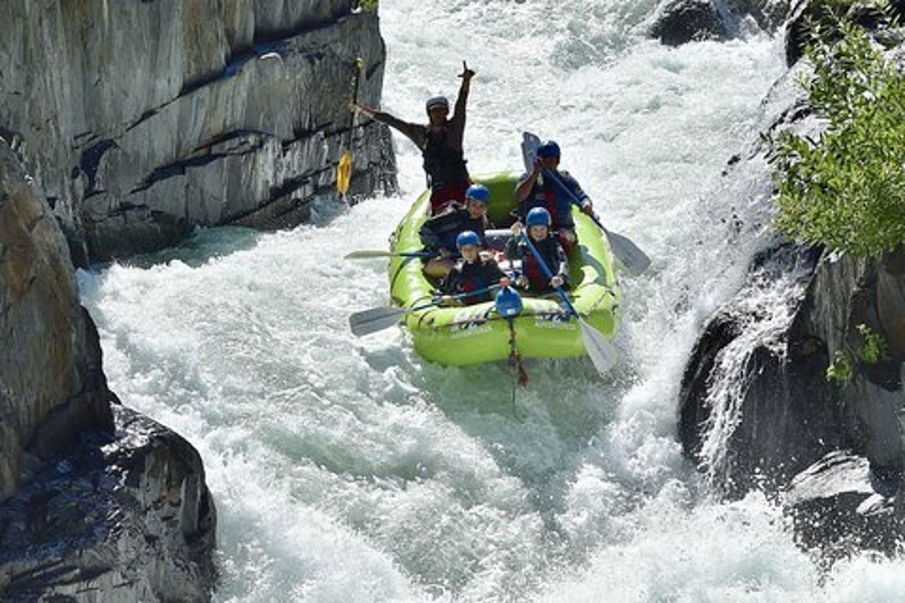 Gita di rafting di un'intera giornata su Middle Fork da Auburn (classe 3-4)