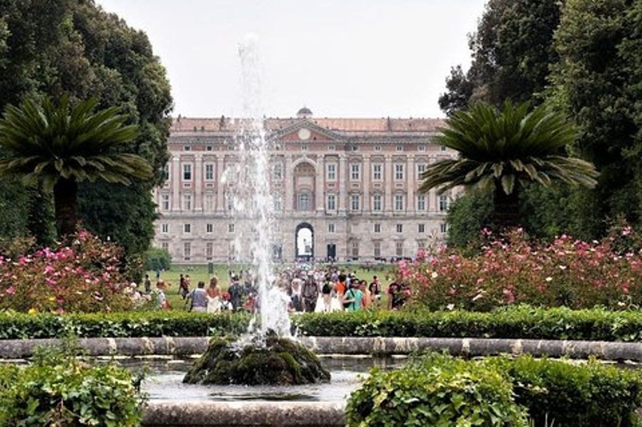 Gita di un giorno da Napoli: Reggia di Caserta e Napoli - tour privato