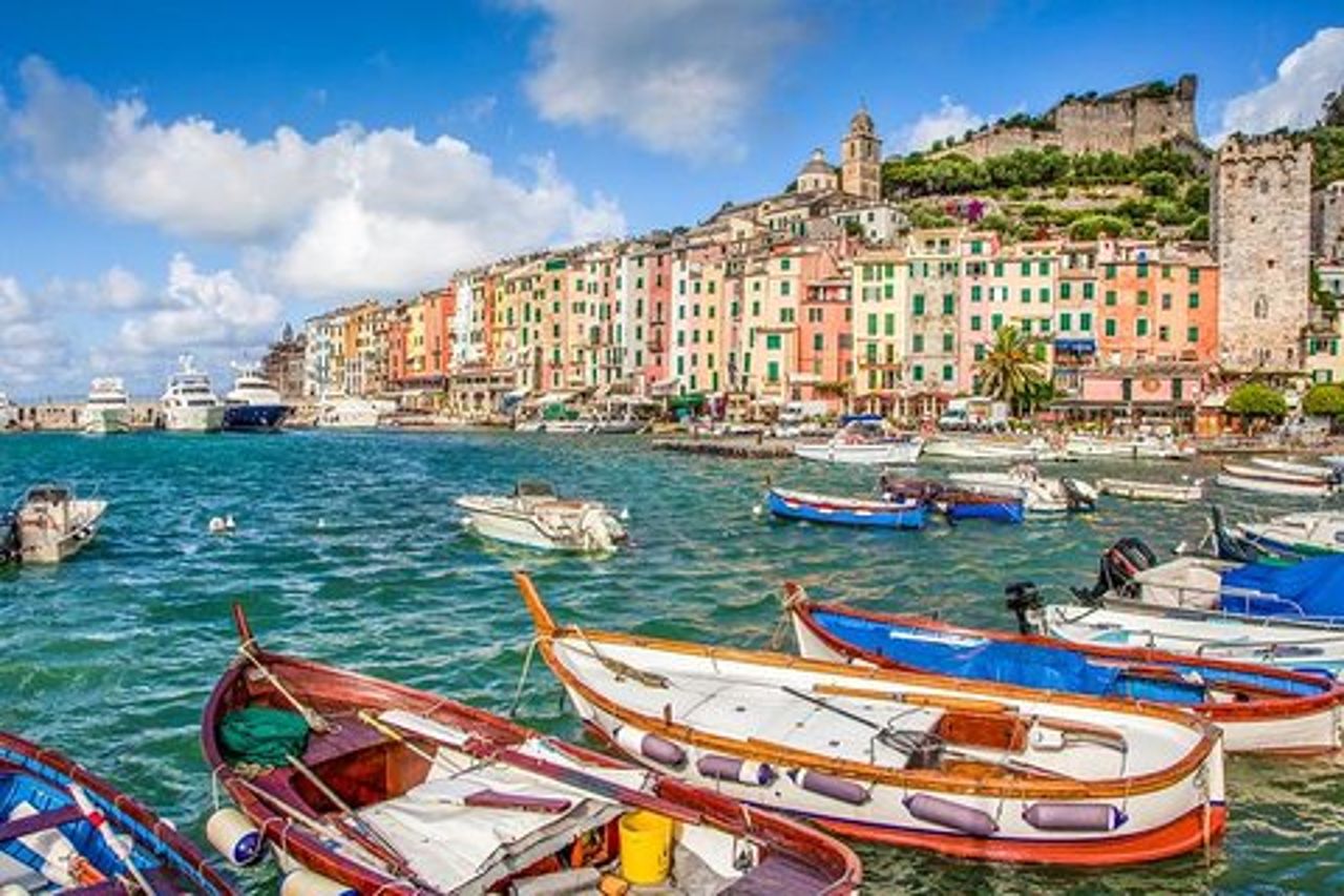 Tour privato EASY Cinque Terre & Pisa accessibile da Livorno