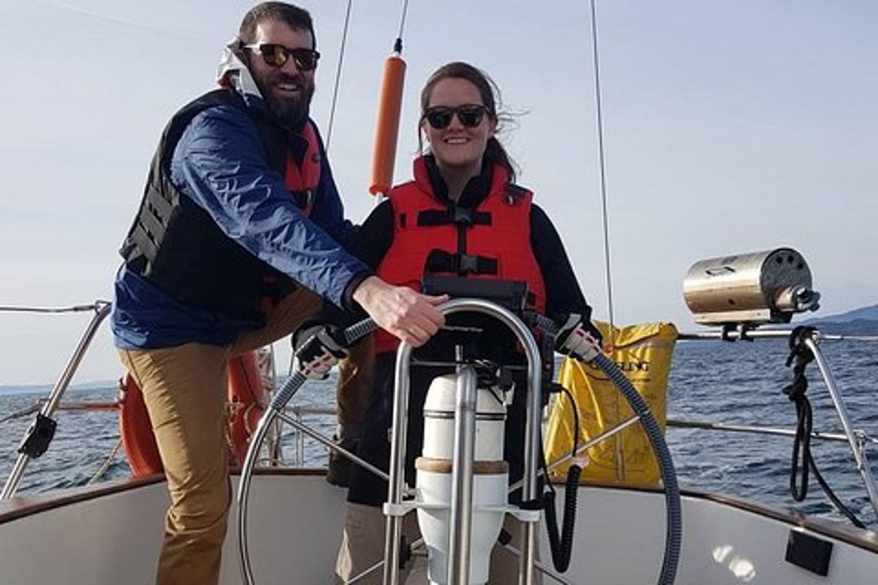 Avventura in barca a vela di 4 ore sullo stretto di Juan de Fuca