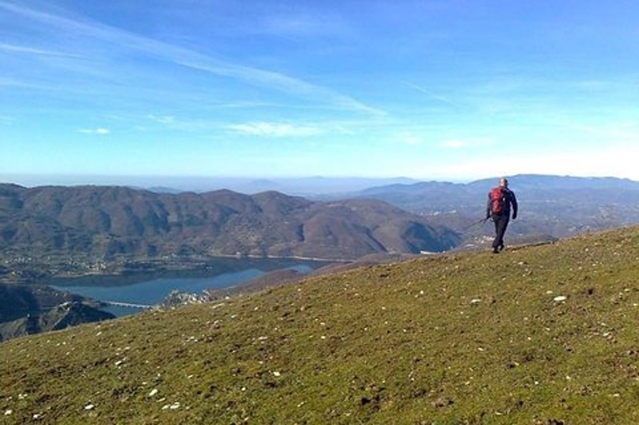 Una giornata in natura: trekking, castelli, eremi, borghi medievali, cascate e cibo genuino