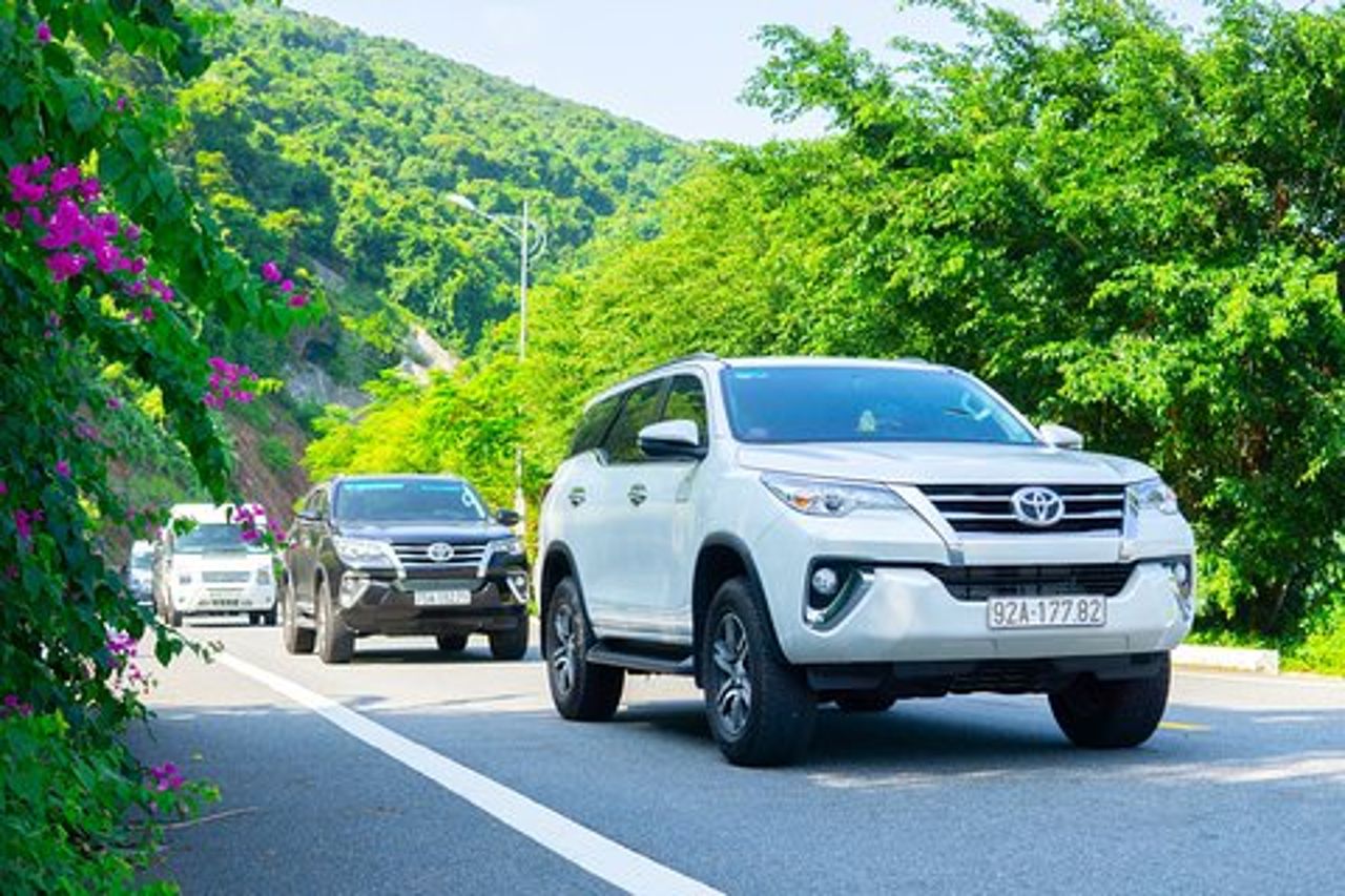 Auto privata Hoi An To Hue con autista che parla inglese