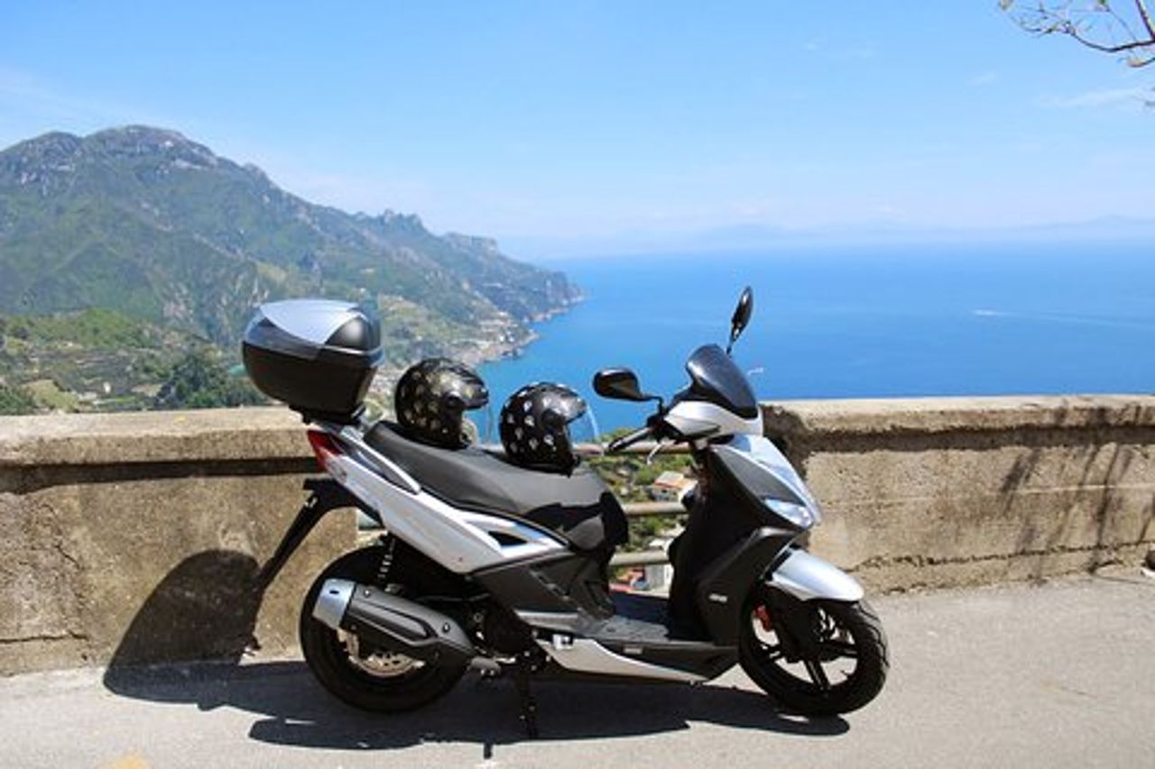 Noleggio Scooter Costiera Amalfitana